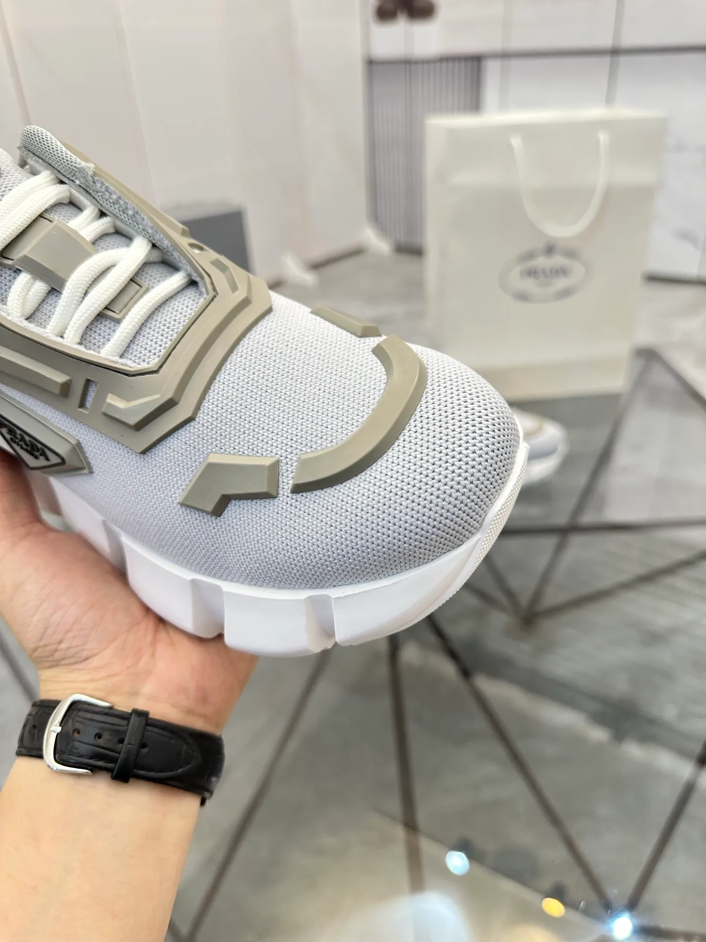 Men's shoes for sale 💰: 💰P580¥ High-end top quality Product trademark: Prada *"Prada*" low-top casual shoes Regular size: 38-45 (can be customized to 46) Product materials: imported breathable fly weave upper, professional glue-making process, breathable lining, cowhide foot pads, original ultra-light foam outsole. No.: 001